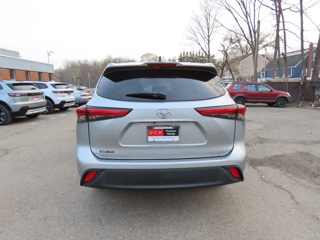 Thumbnail: 2023 Toyota Highlander - 5