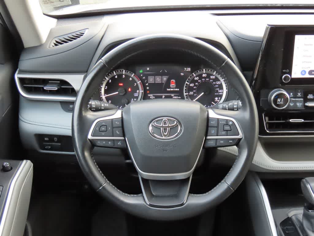Thumbnail: 2023 Toyota Highlander - 18