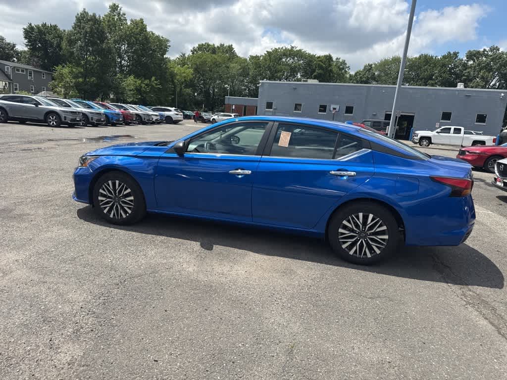 Thumbnail: 2025 Nissan Altima - 8