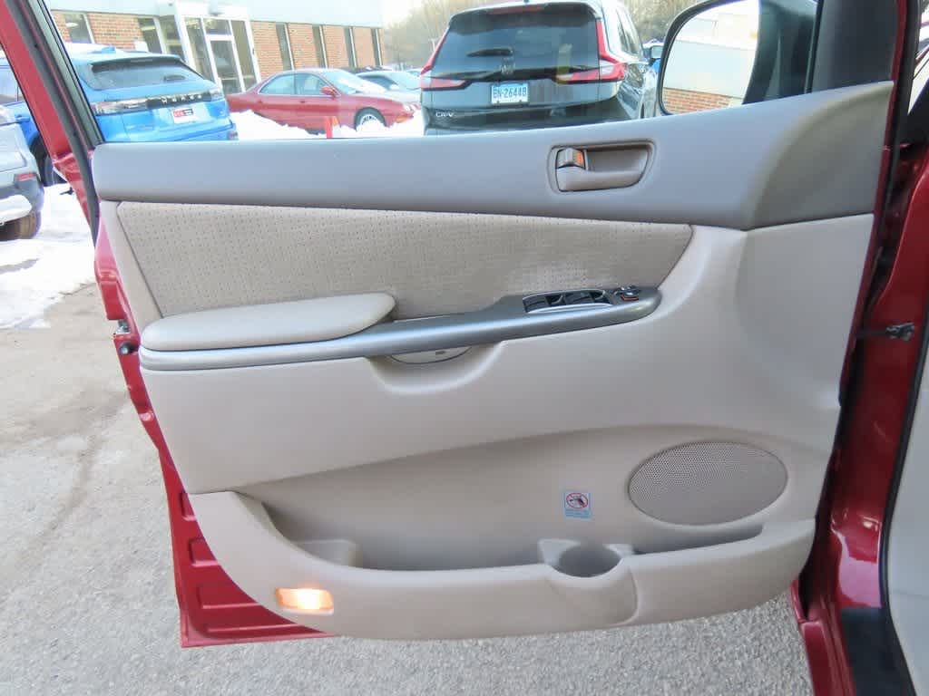 Thumbnail: 2010 Toyota Sienna - 15