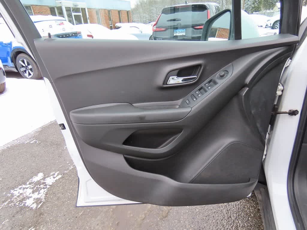 Thumbnail: 2018 Chevrolet Trax - 15