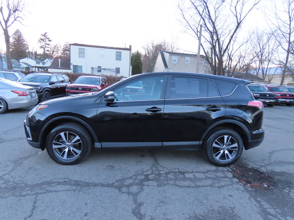 Thumbnail: 2018 Toyota RAV4 - 3