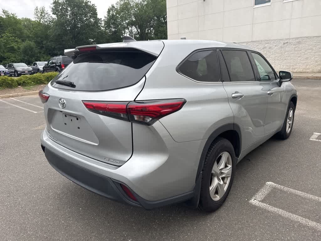 Thumbnail: 2022 Toyota Highlander - 15