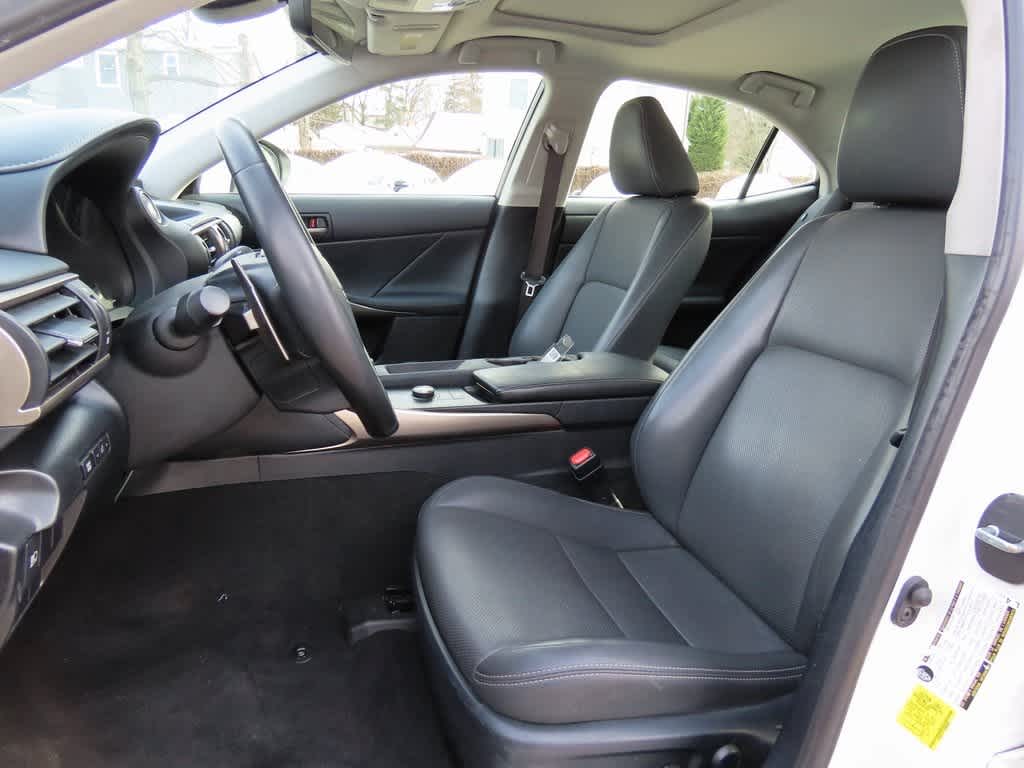 Thumbnail: 2019 Lexus IS - 11