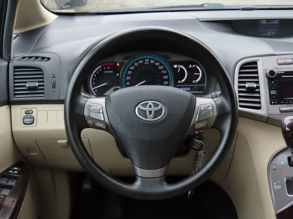 Thumbnail: 2010 Toyota Venza - 18