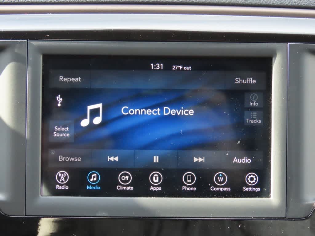 Thumbnail: 2021 Chrysler Voyager - 19