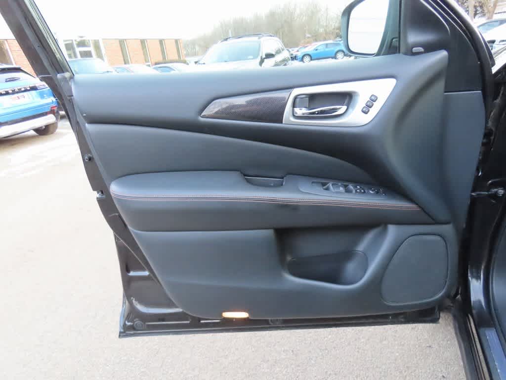 Thumbnail: 2019 Nissan Pathfinder - 18