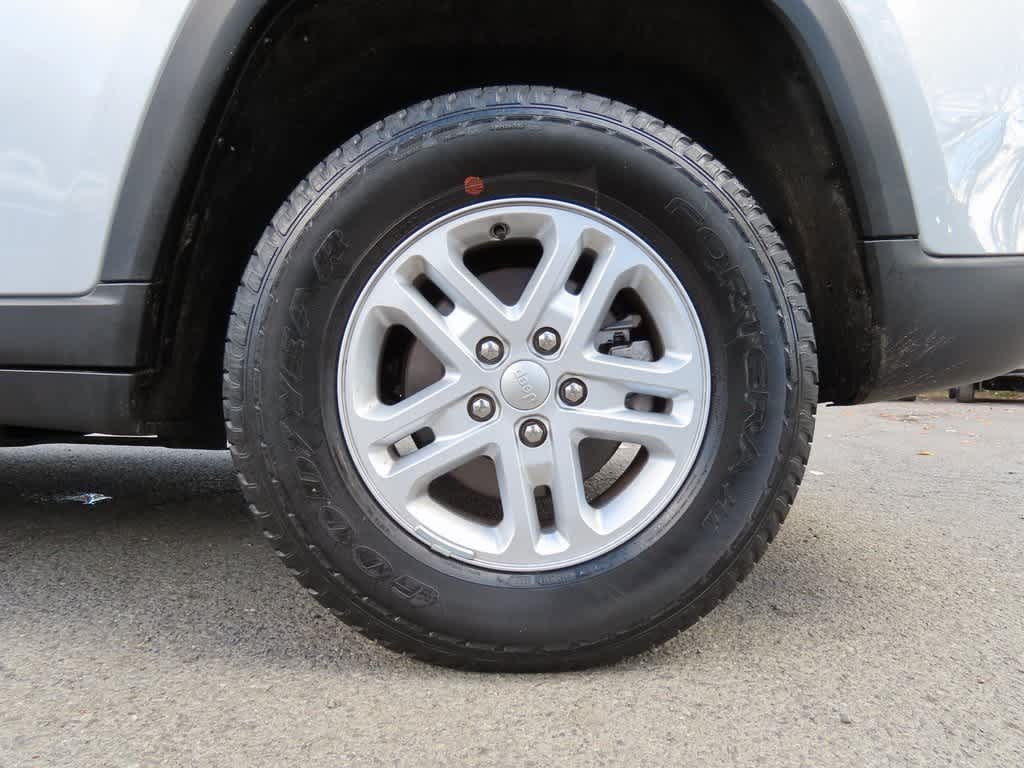 Thumbnail: 2023 Jeep Grand Cherokee - 10