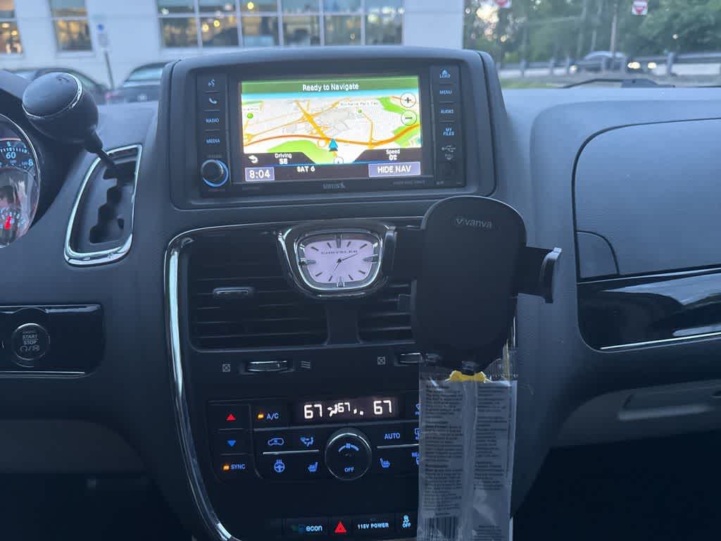 Thumbnail: 2016 Chrysler Town & Country - 21