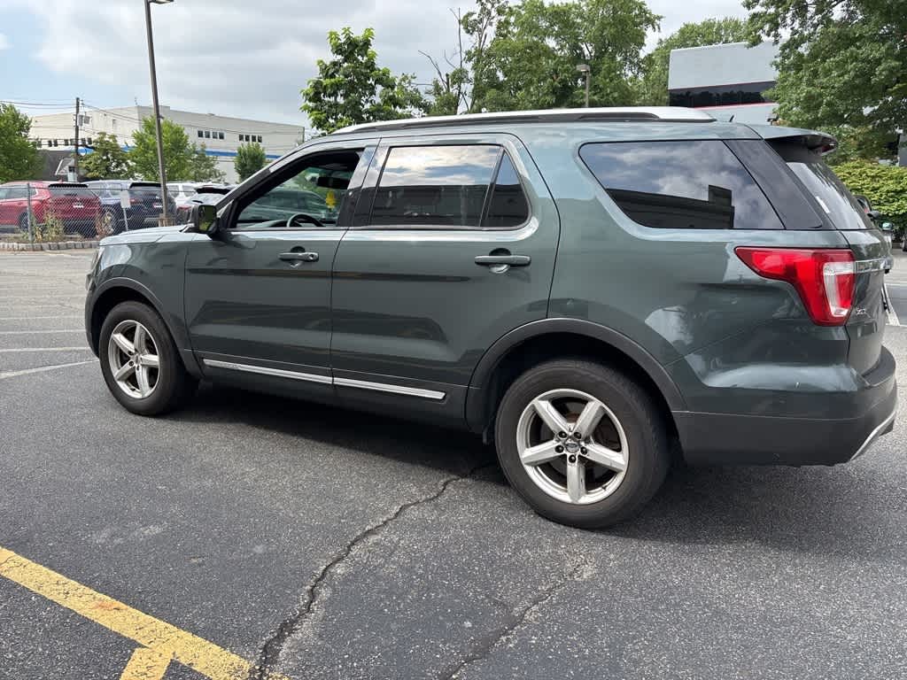 Thumbnail: 2016 Ford Explorer - 14