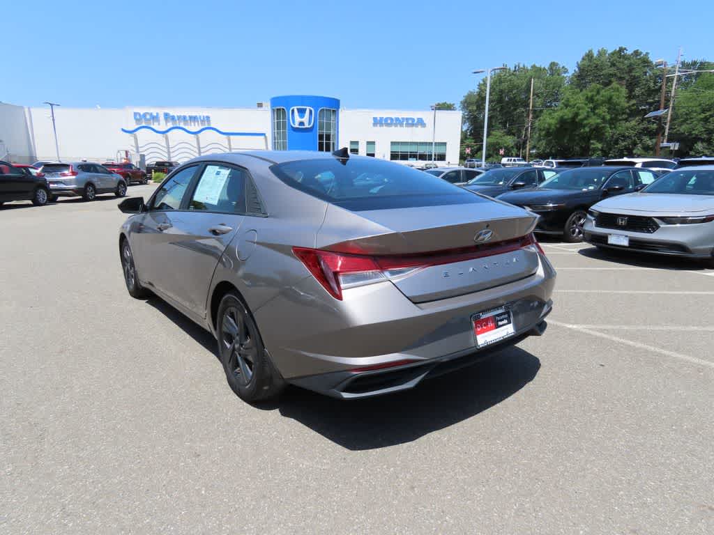 Thumbnail: 2022 Hyundai Elantra - 3