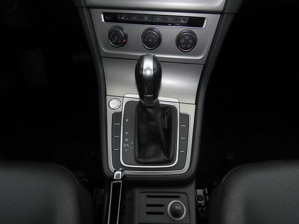 Thumbnail: 2016 Volkswagen Golf - 22