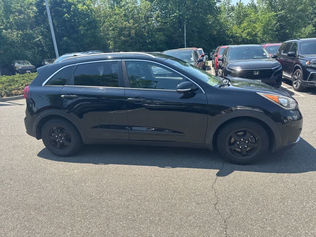 Thumbnail: 2017 Kia Niro - 10