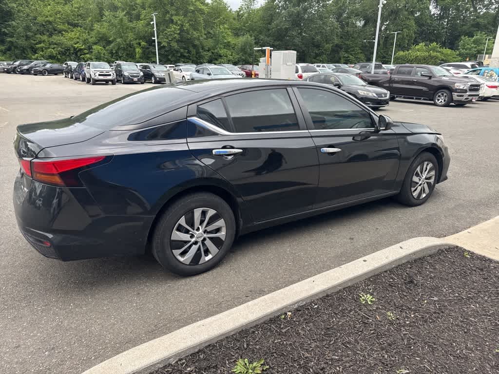 Thumbnail: 2020 Nissan Altima - 16