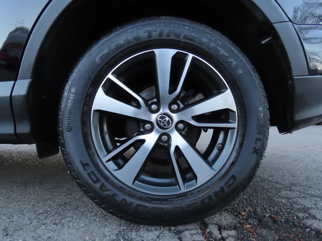 Thumbnail: 2018 Toyota RAV4 - 9