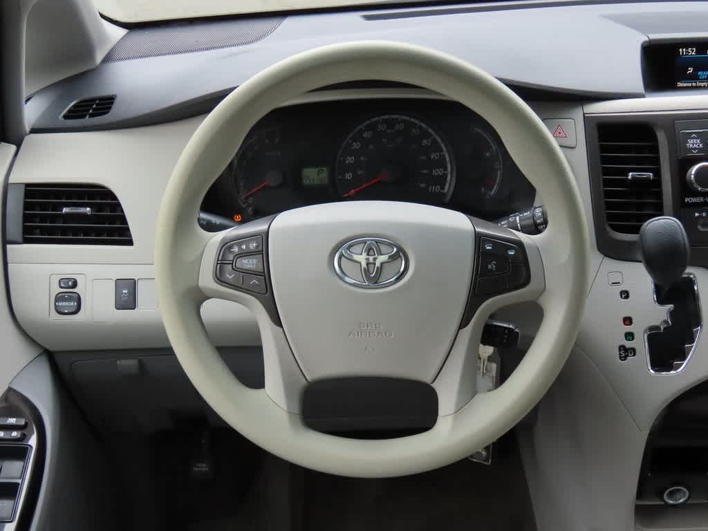 Thumbnail: 2014 Toyota Sienna - 19