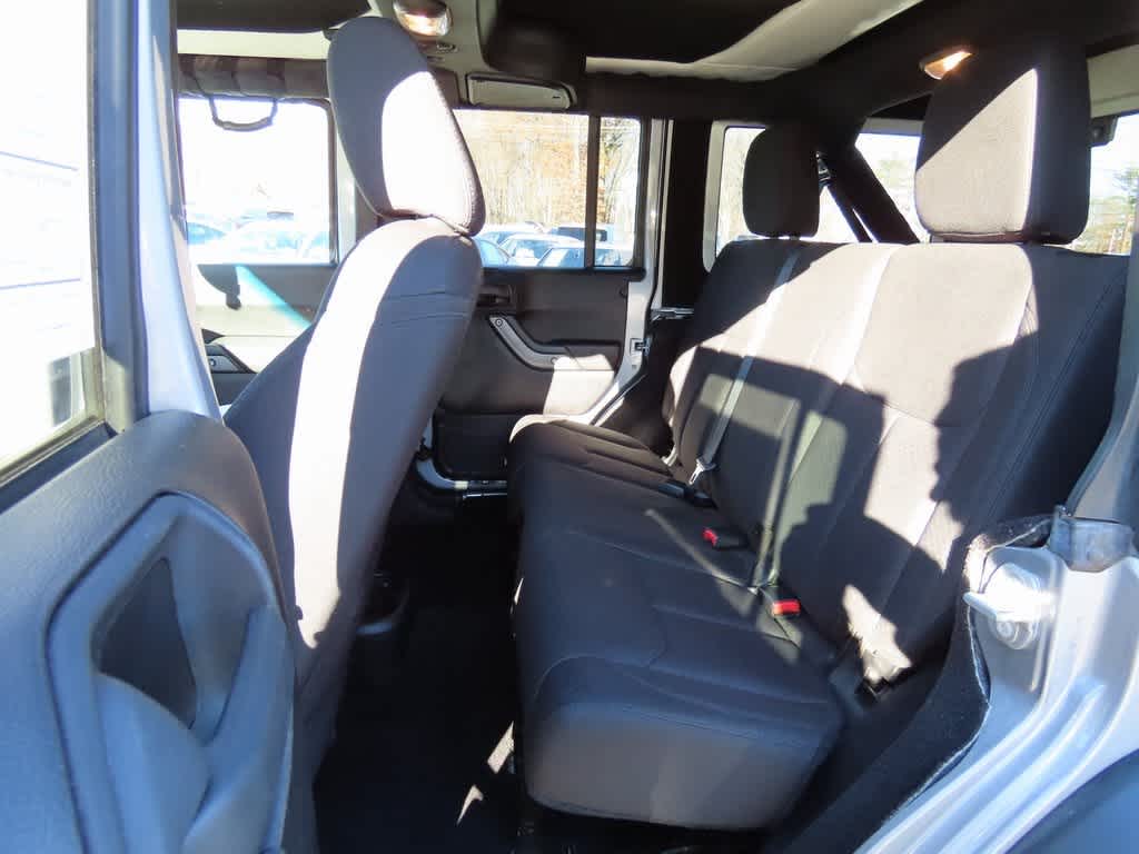 Thumbnail: 2015 Jeep Wrangler - 14
