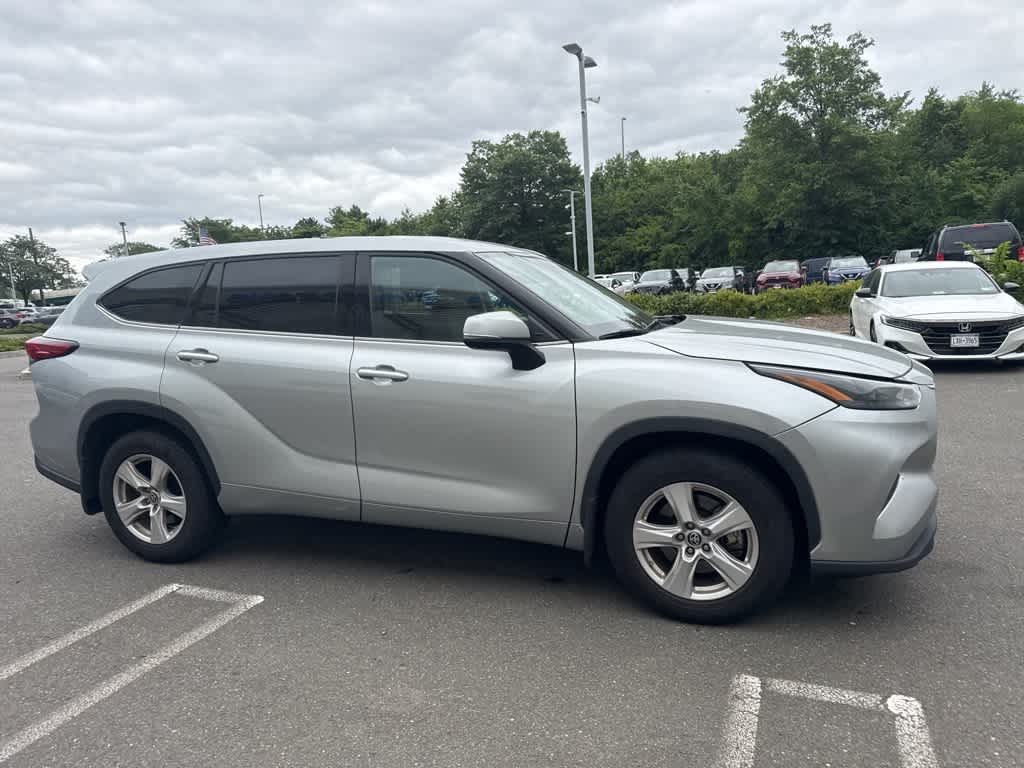 Thumbnail: 2022 Toyota Highlander - 20