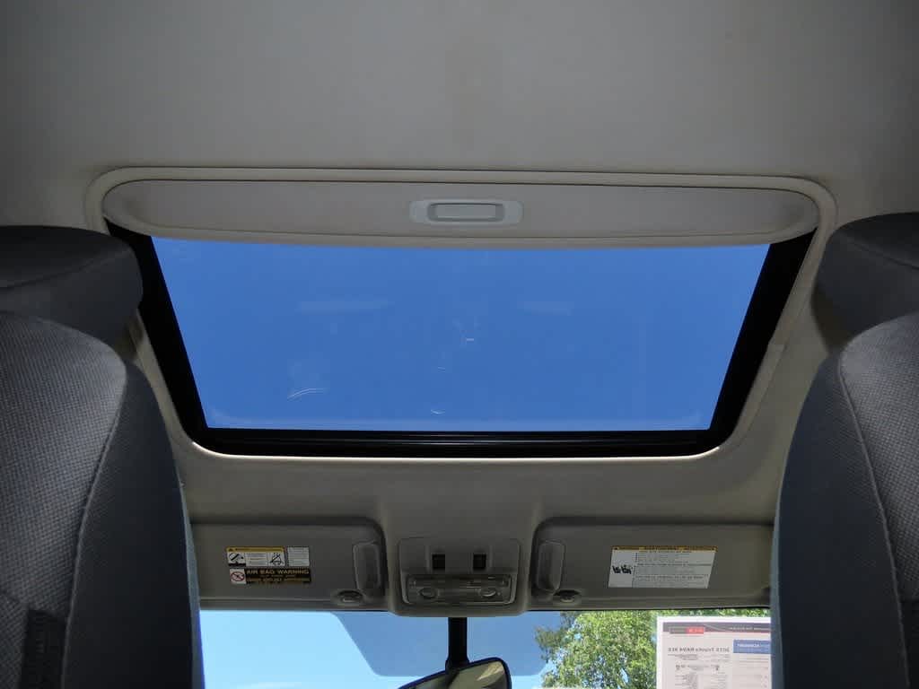 Thumbnail: 2015 Toyota RAV4 - 24