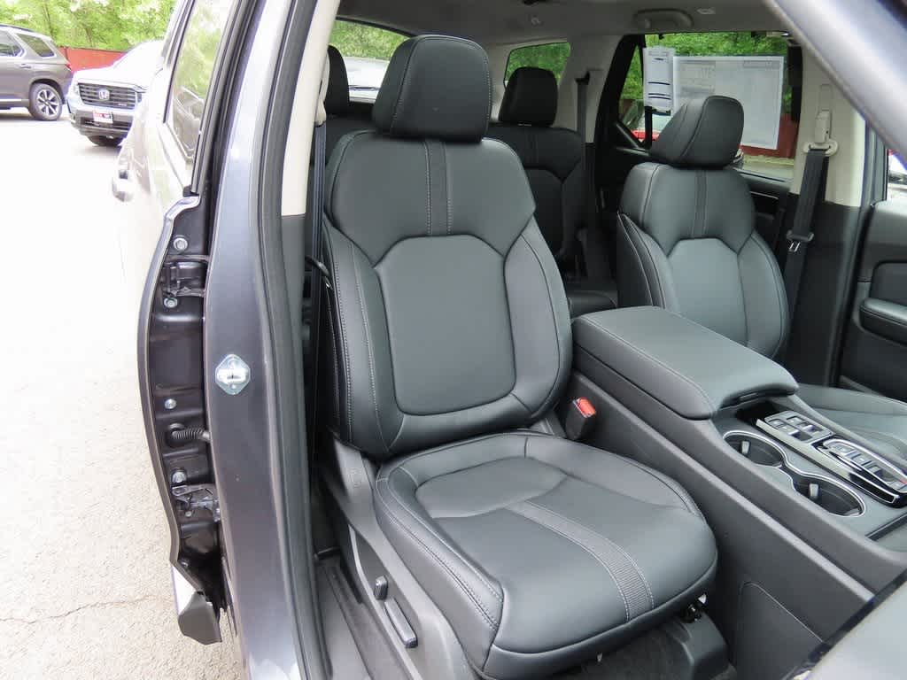 2025 Honda Pilot Touring 17