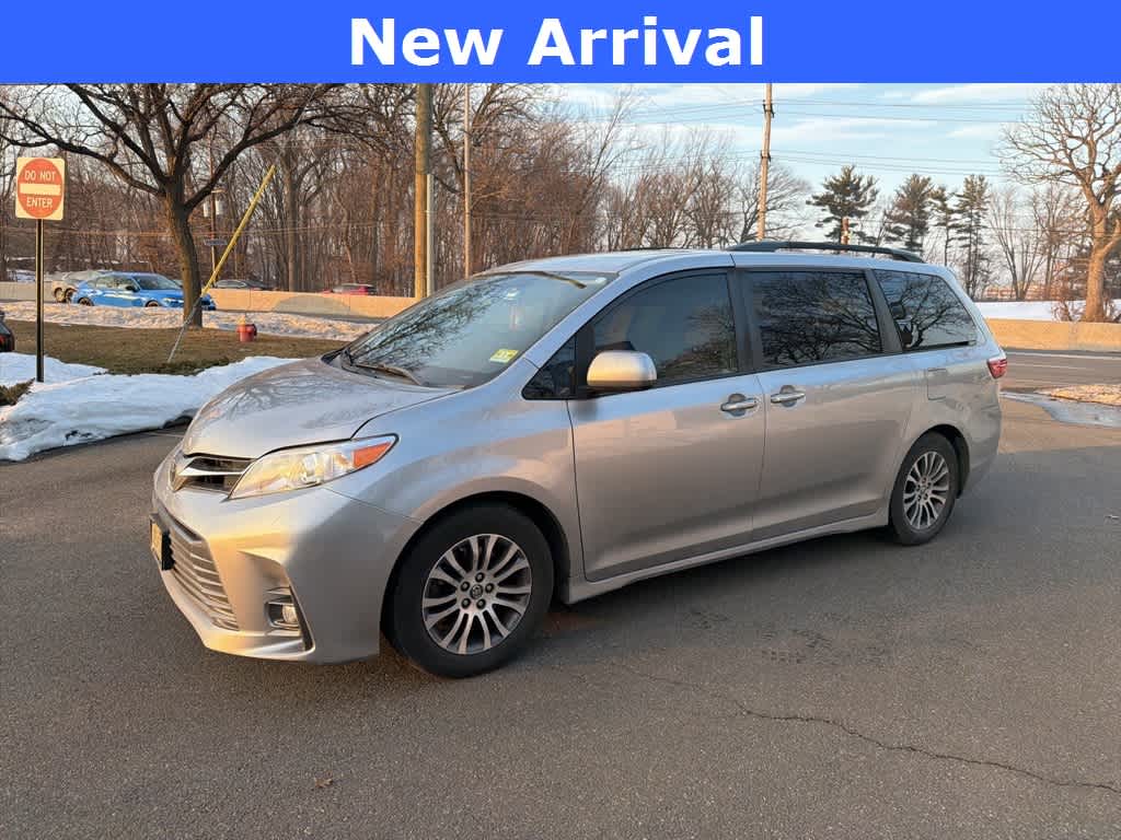 Thumbnail: 2018 Toyota Sienna - 1