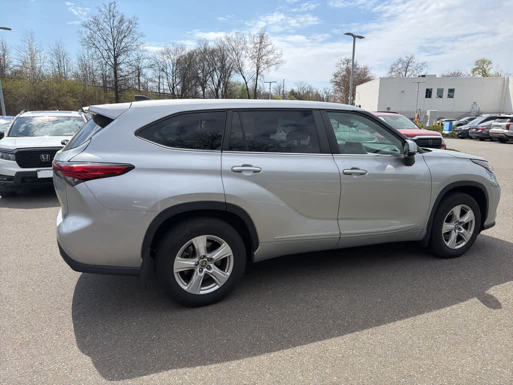 Thumbnail: 2023 Toyota Highlander - 16