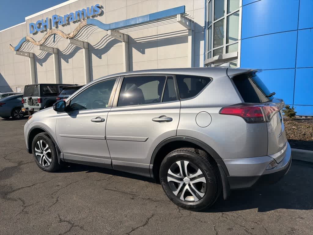 Thumbnail: 2018 Toyota RAV4 - 10