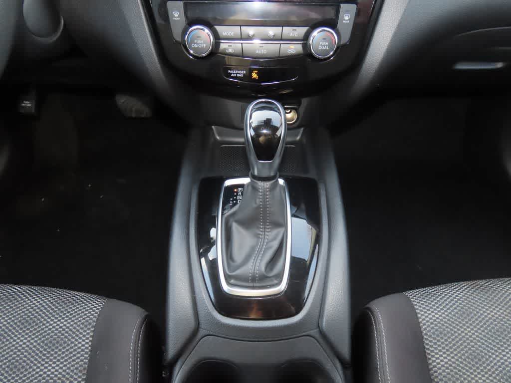 Thumbnail: 2020 Nissan Rogue Sport - 21