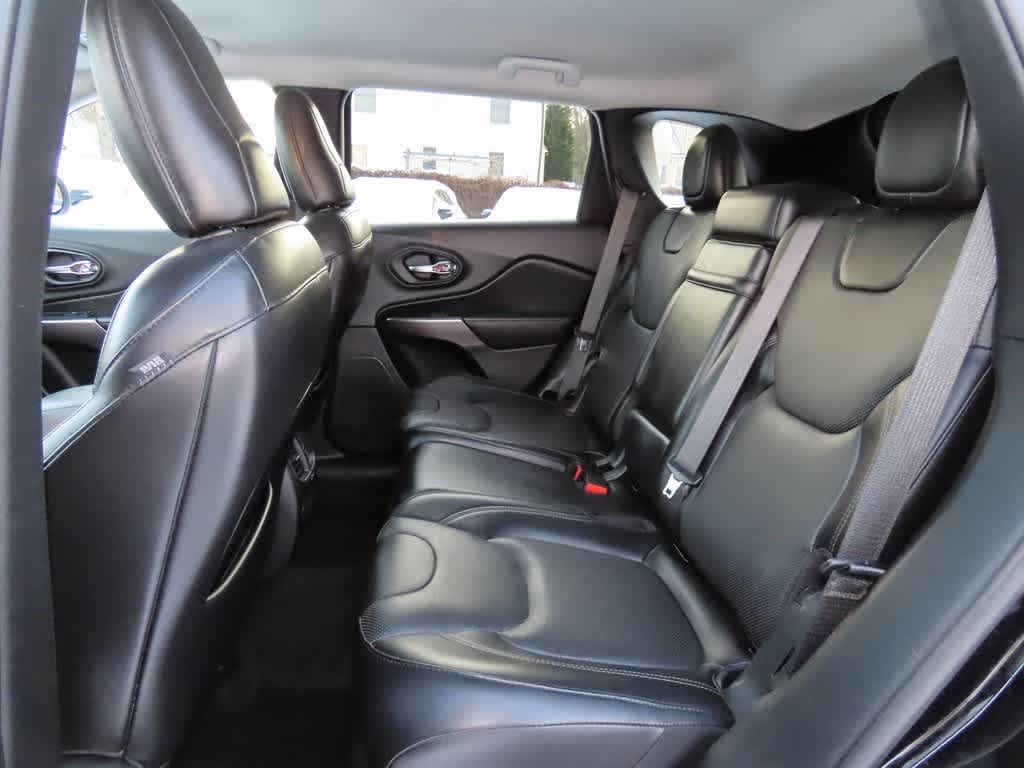 Thumbnail: 2019 Jeep Cherokee - 15