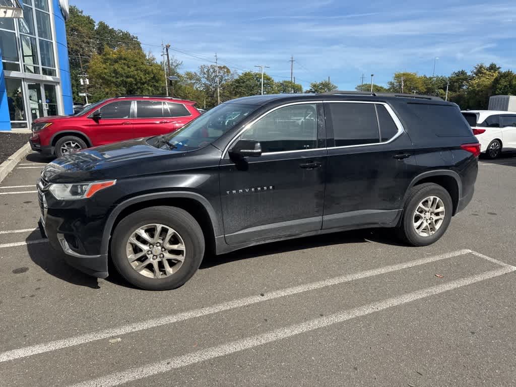 Thumbnail: 2021 Chevrolet Traverse - 3