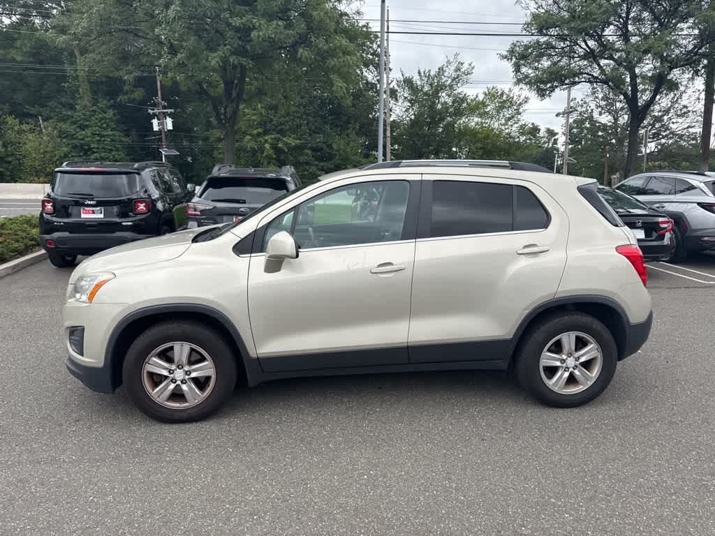 Thumbnail: 2016 Chevrolet Trax - 3