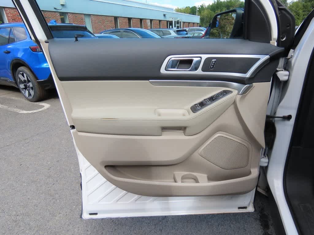 Thumbnail: 2015 Ford Explorer - 17