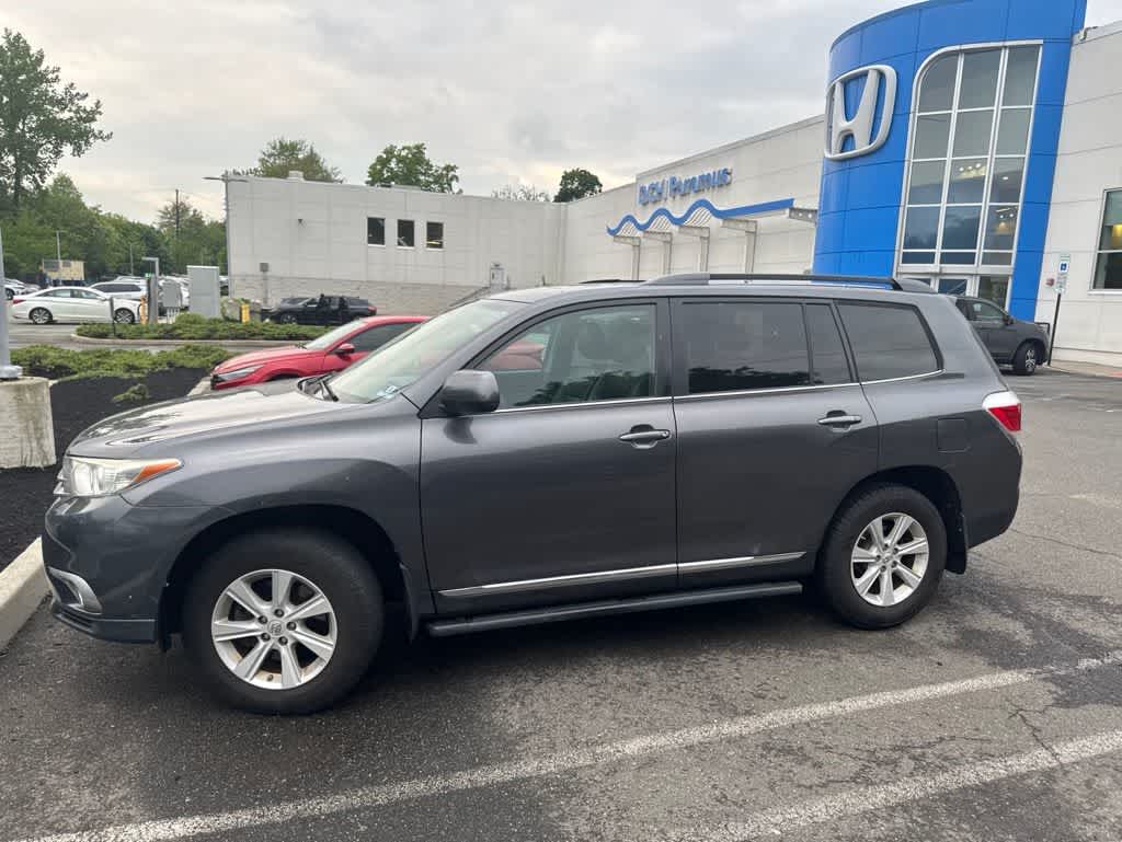 Thumbnail: 2013 Toyota Highlander - 3