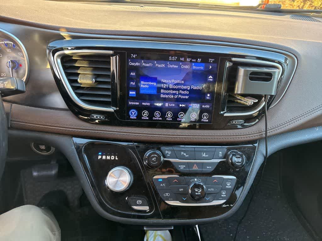 Thumbnail: 2017 Chrysler Pacifica - 19