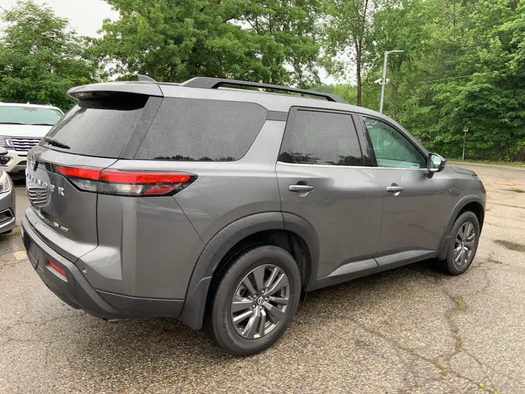 2022 Nissan Pathfinder SV 3
