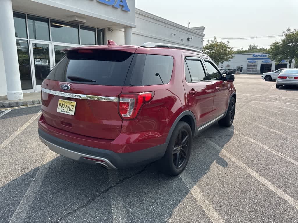 Thumbnail: 2016 Ford Explorer - 8