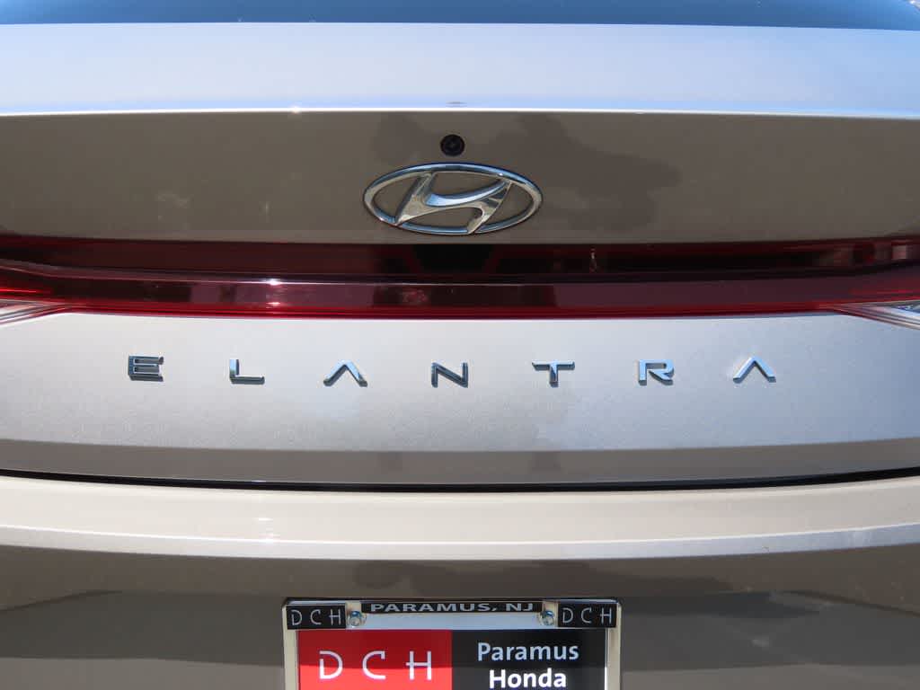 Thumbnail: 2022 Hyundai Elantra - 6