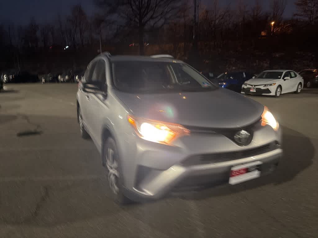 Thumbnail: 2018 Toyota RAV4 - 21