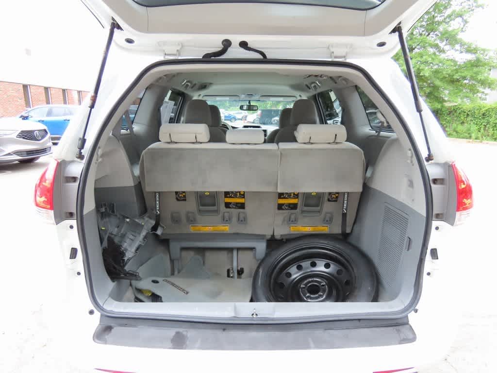 Thumbnail: 2014 Toyota Sienna - 11