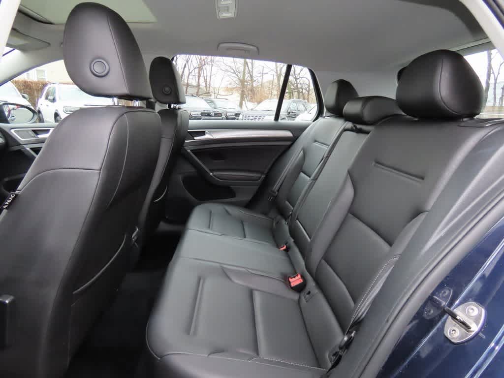 Thumbnail: 2016 Volkswagen Golf - 14