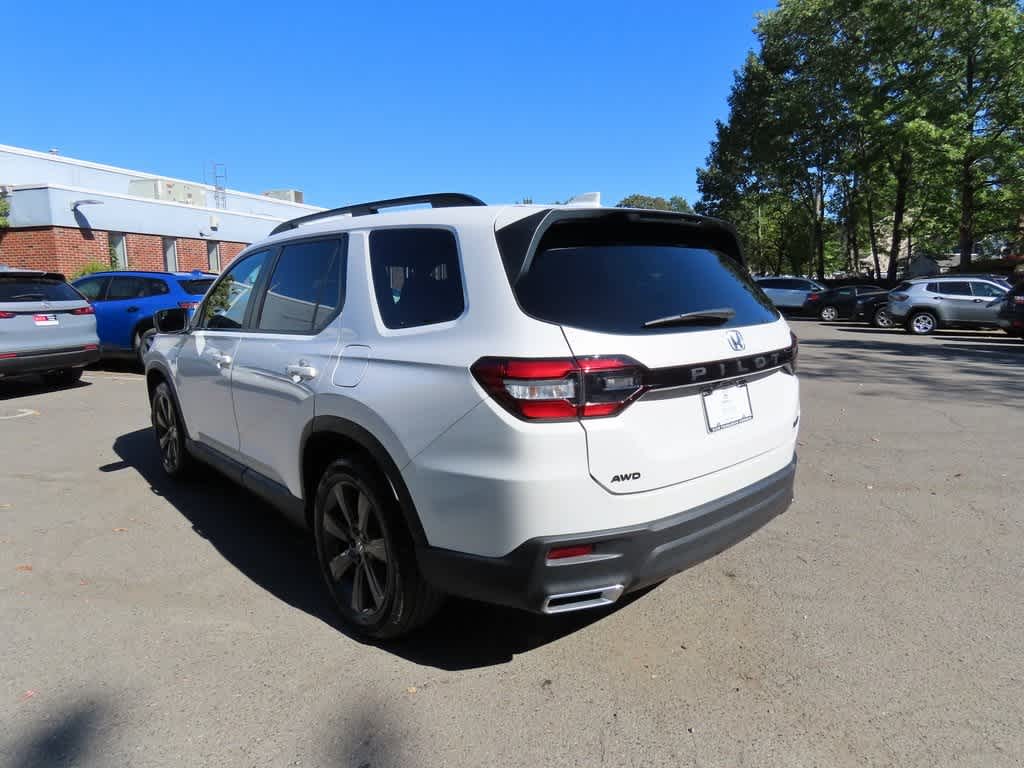 Thumbnail: 2023 Honda Pilot - 4
