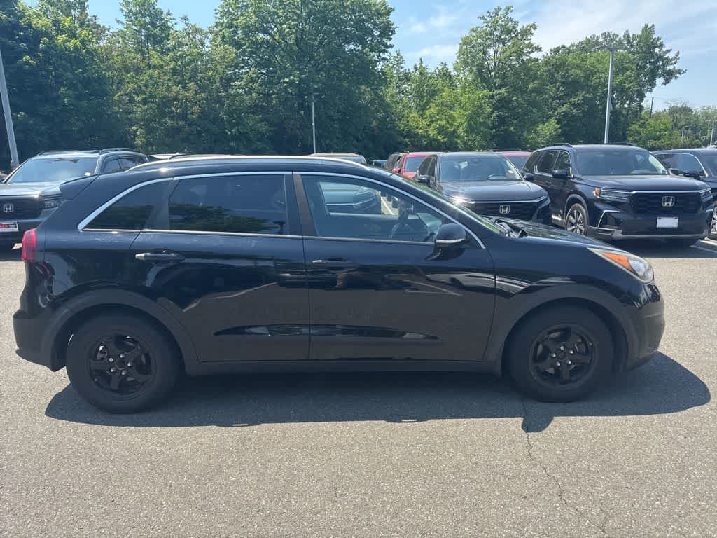 Thumbnail: 2017 Kia Niro - 12
