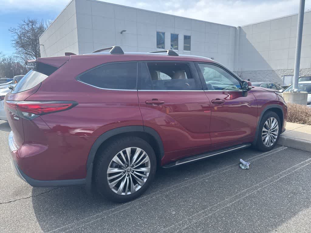 Thumbnail: 2021 Toyota Highlander - 10