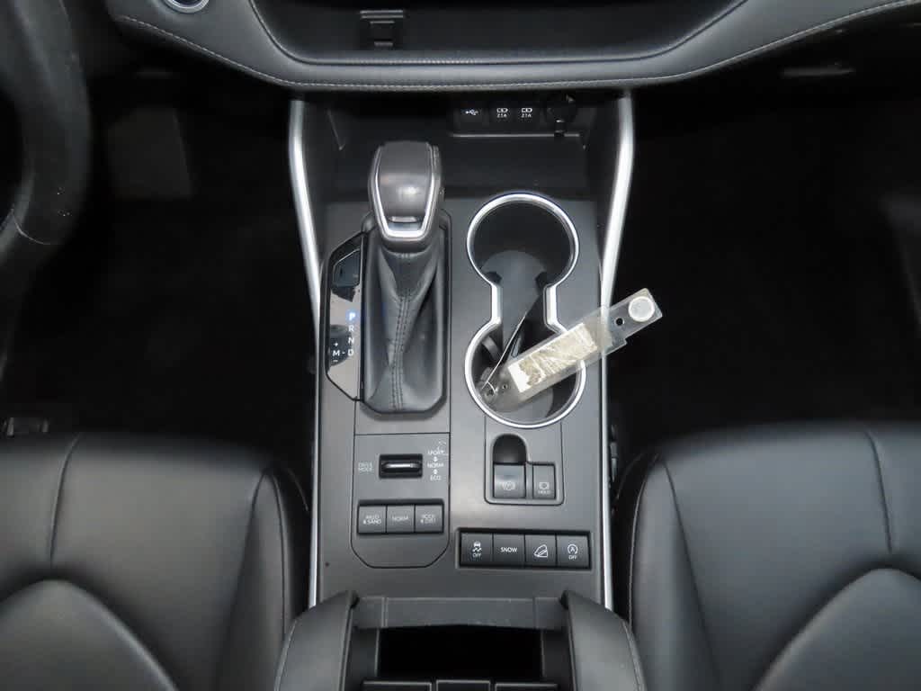 Thumbnail: 2020 Toyota Highlander - 22