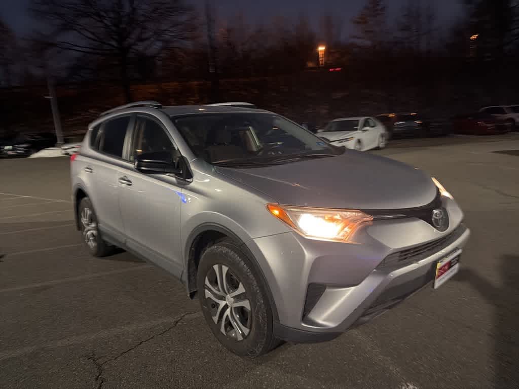 Thumbnail: 2018 Toyota RAV4 - 20