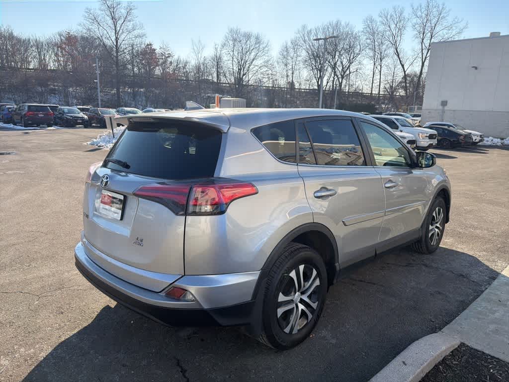 Thumbnail: 2018 Toyota RAV4 - 14