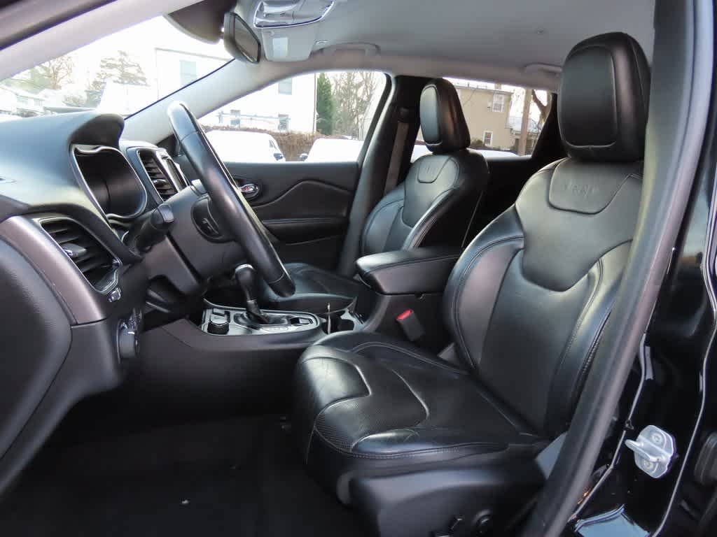 Thumbnail: 2019 Jeep Cherokee - 14