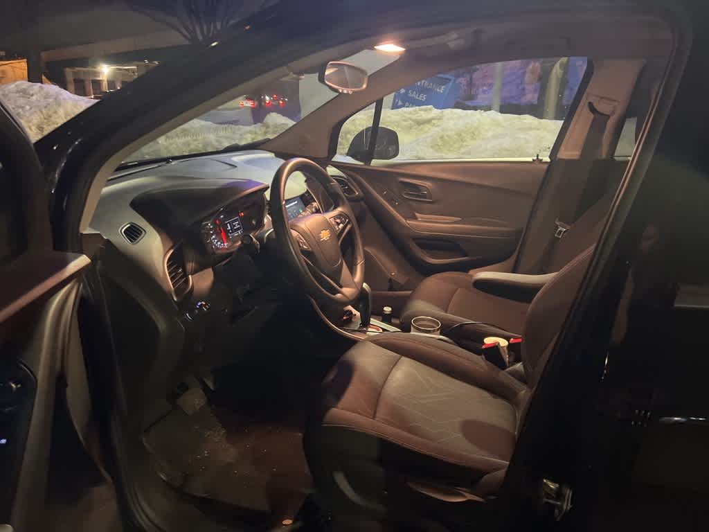 Thumbnail: 2018 Chevrolet Trax - 23