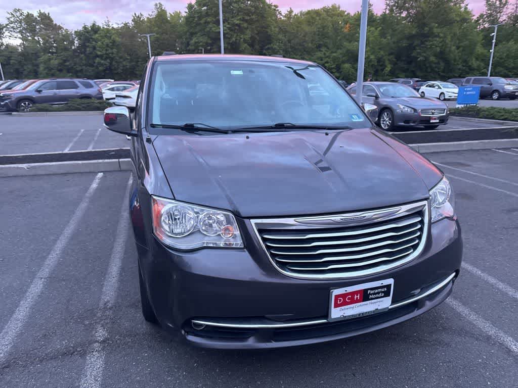 Thumbnail: 2016 Chrysler Town & Country - 5