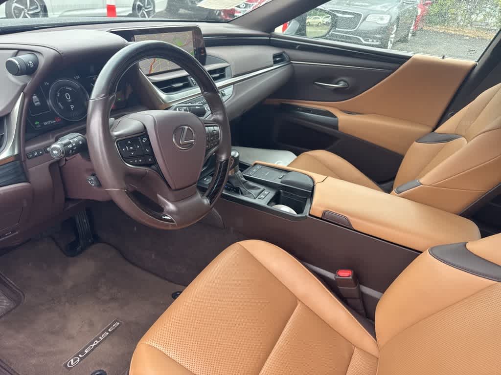 Thumbnail: 2021 Lexus ES - 24